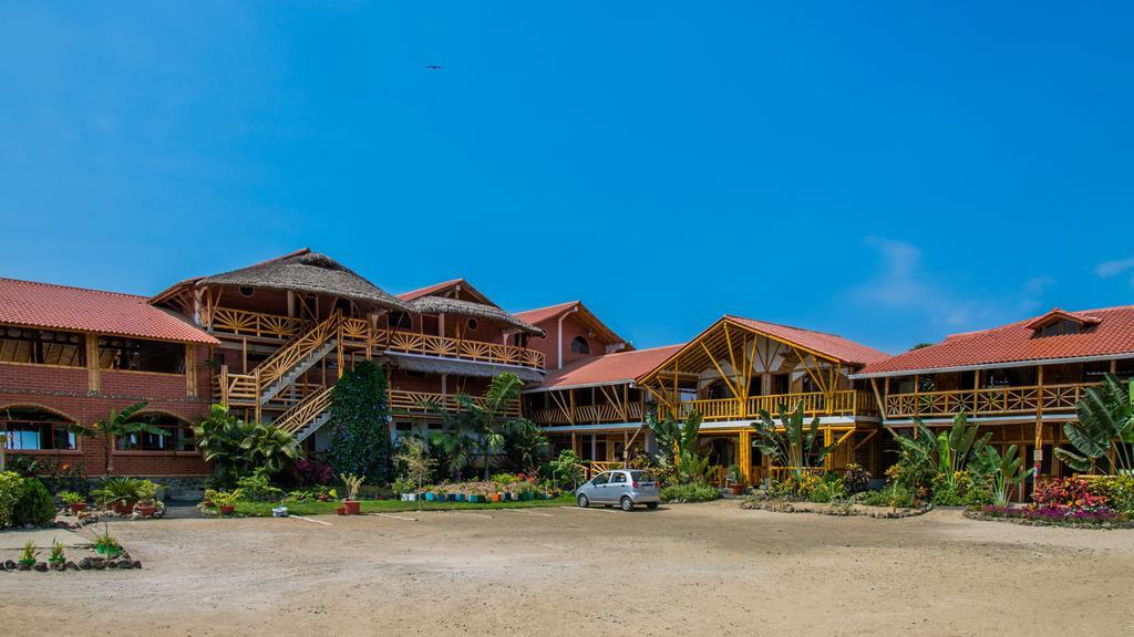 Victor Hugo * Puerto Lopez