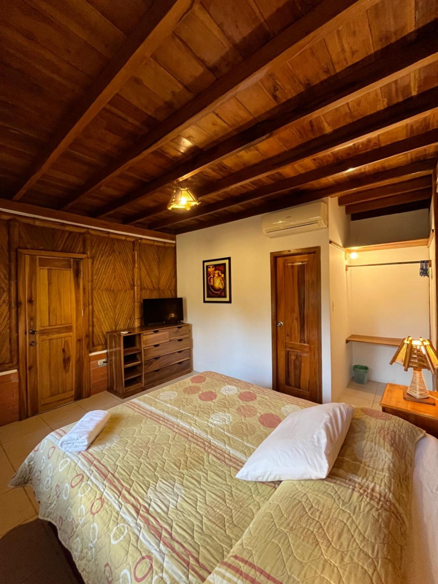 Hotel Victor Hugo *