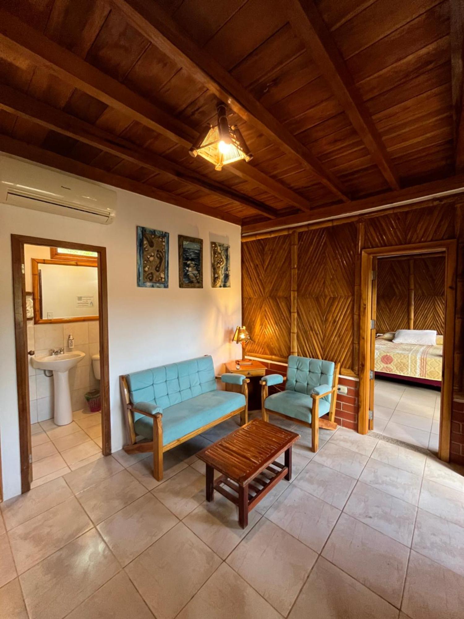 Victor Hugo Hotel Puerto Lopez