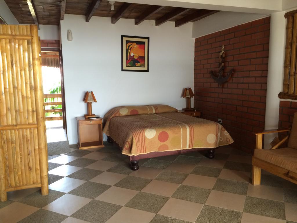 Victor Hugo * Puerto Lopez